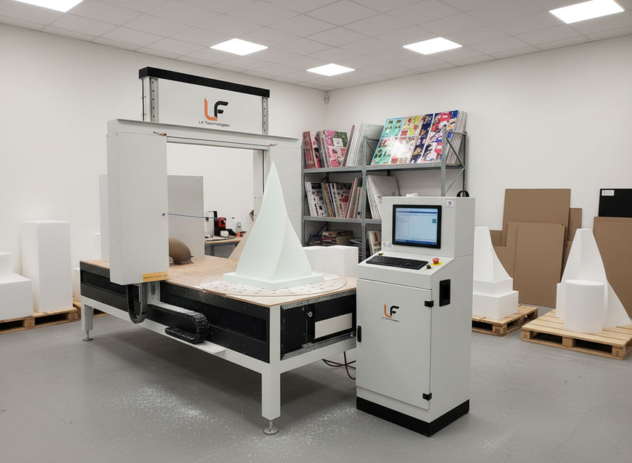 Machine de découpe à fil abrasif - imprimerie PLV