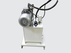 Centrale hydraulique de machine en compression/traction