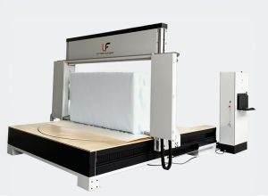 Machine de découpe à fil abrasif pour mousse d'isolation